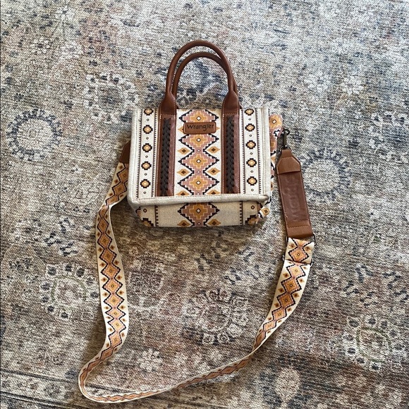 Wrangler Tan and Brown Tote with Geometric Pattern - Picture 2 of 3